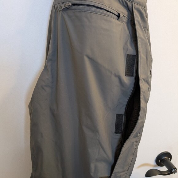 Columbia Titanium Omni-tech snow pants - size medium. - Picture 9 of 9